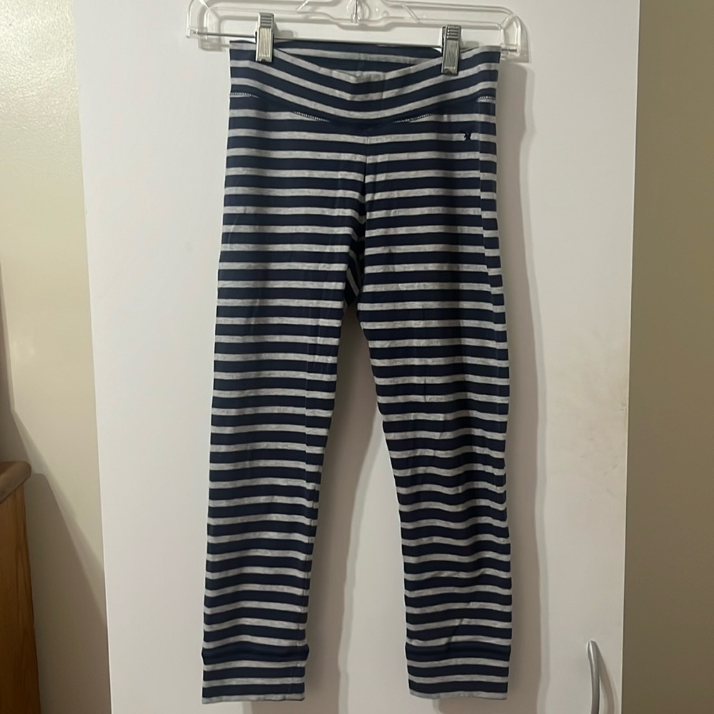 american eagle navy and grey midi length leggings